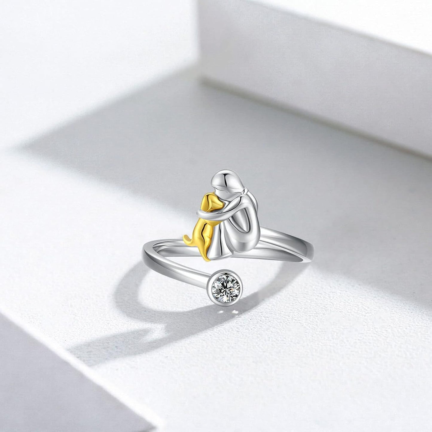 Bague En Argent Avec Petit Chien et Pierres En Zircone.