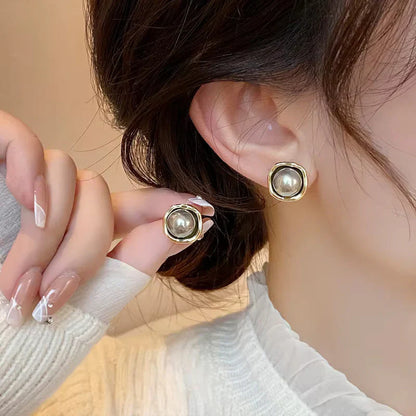 Boucles d'oreilles clous en perles noires