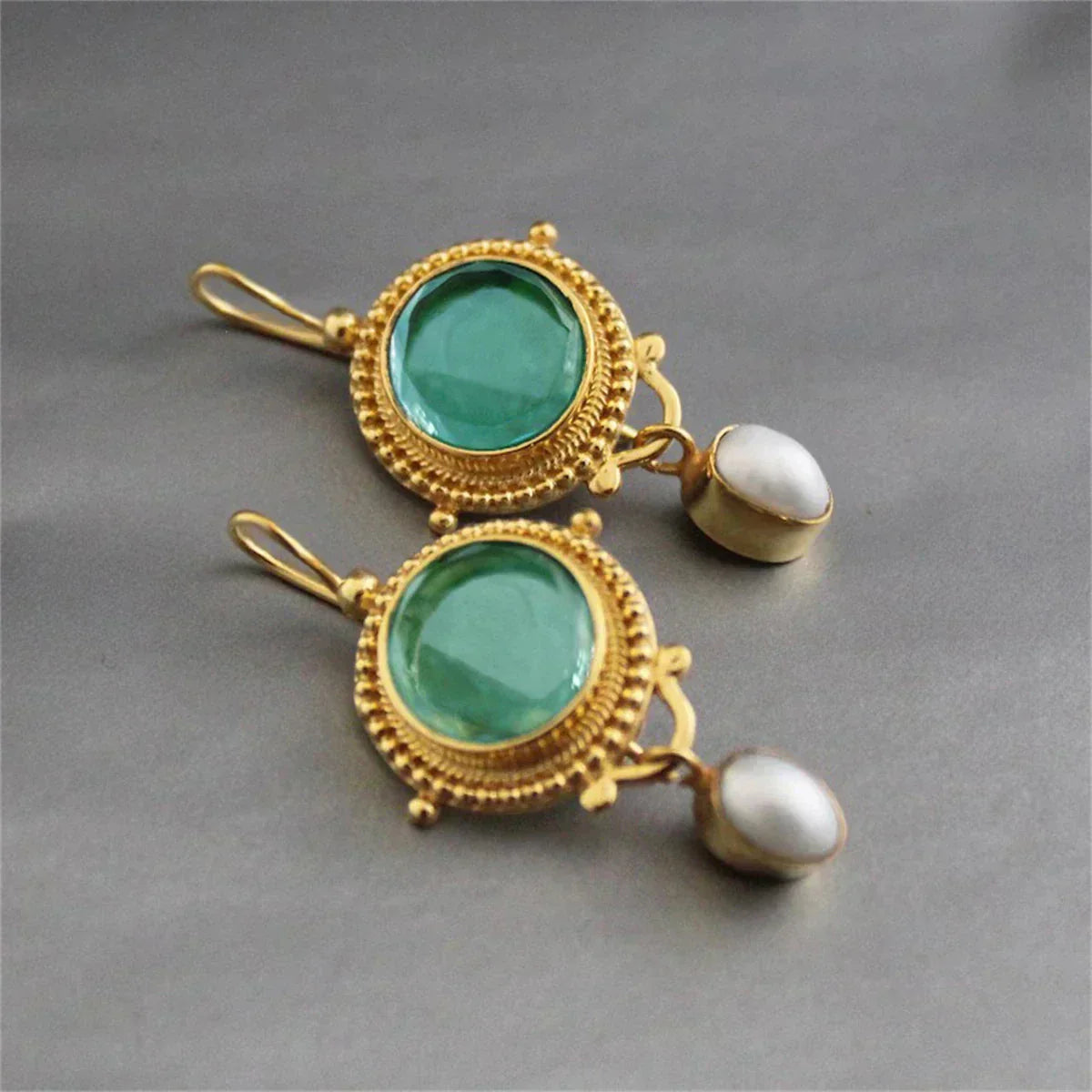 Boucles d'oreilles en turquoise et pierres précieuses