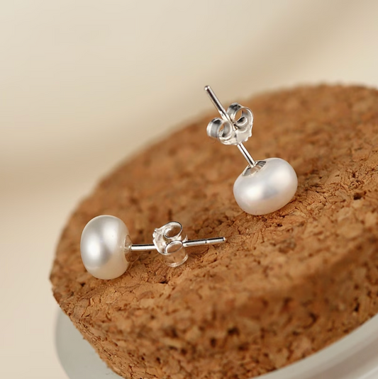 Boucles d'oreilles clous en perles classiques