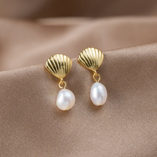 Boucles d'oreilles en or avec coquillage et perles
