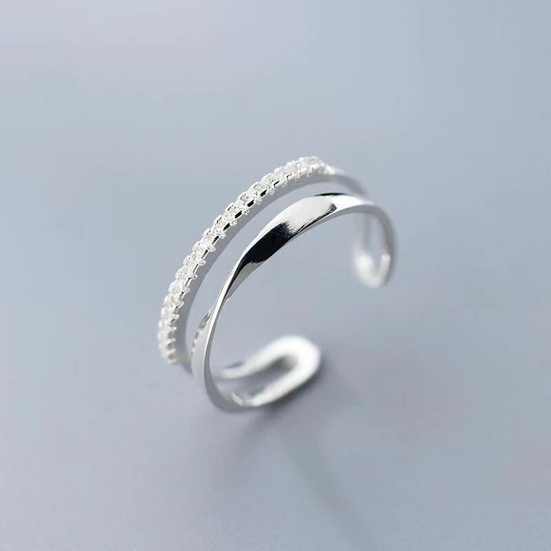 Bague en Zirconium Argenté Réglable - Un Trésor Intemporel